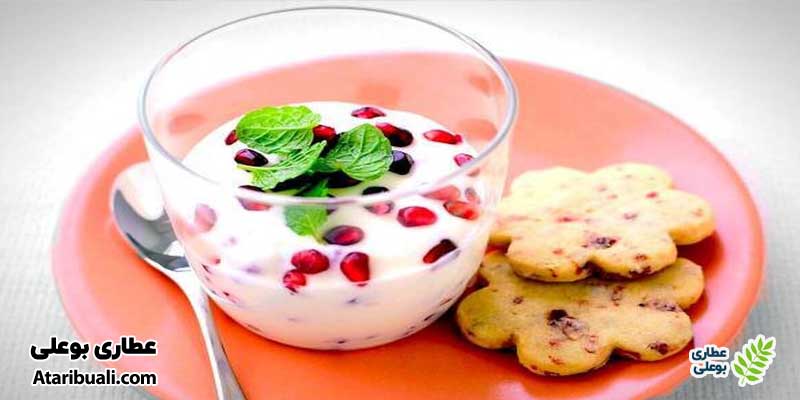 انار همراه با ماست کم‌چرب