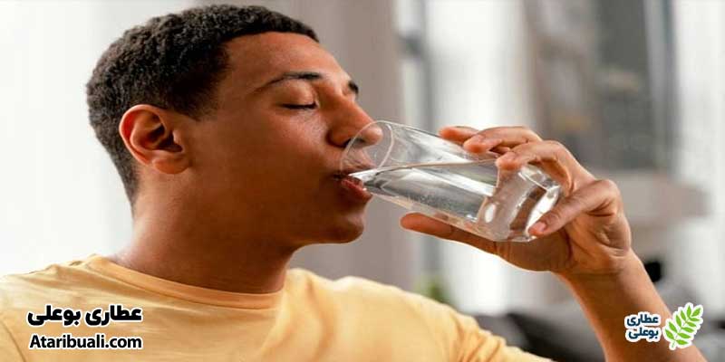 فواید نوشیدن آب گرم ناشتا برای بدن